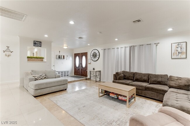 Building Photo - 2121 Rosanna St