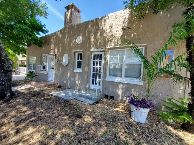 Building Photo - 301 Central Dr