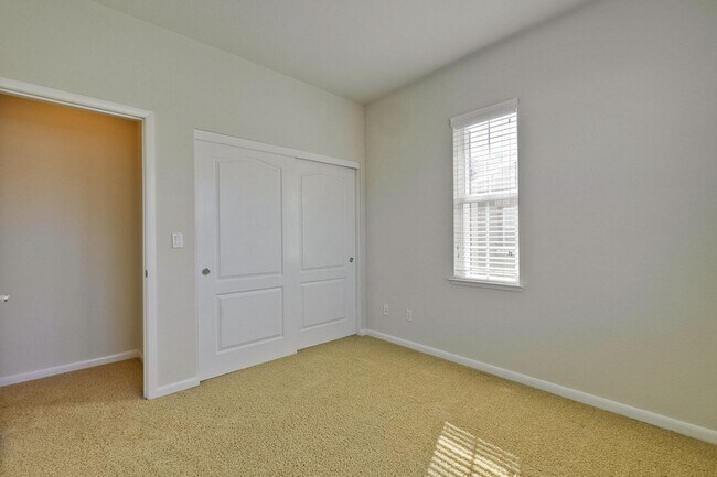 Building Photo - Wow! What a Great Home! Available Now!