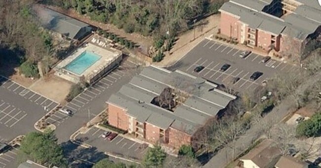 Building Photo - PRE-LEASING FOR AUGUST 9 2026!