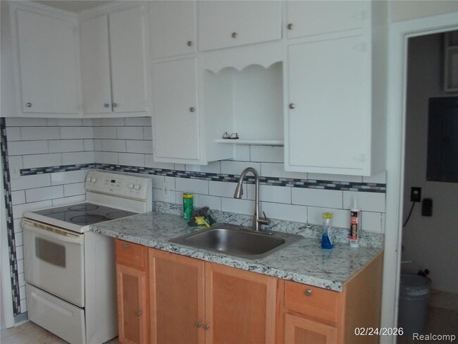 Building Photo - 12756 Prospect Ave