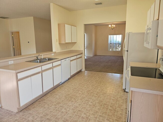 Building Photo - Newly renovated 3 bed, 2 bath home located minutes from Palm Coast dining, shopping, and the beach
