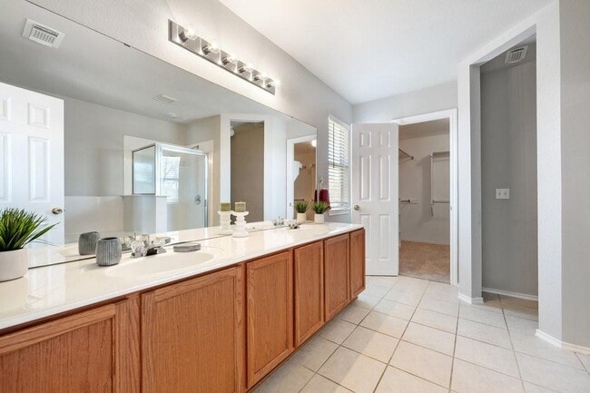 Building Photo - 1216 Mathias St