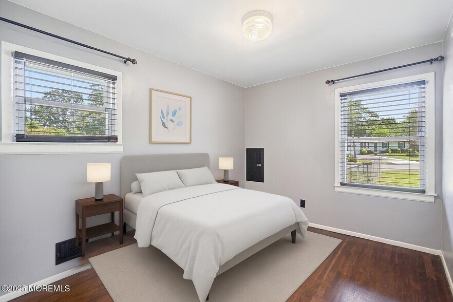 Building Photo - 6 Redwood Rd