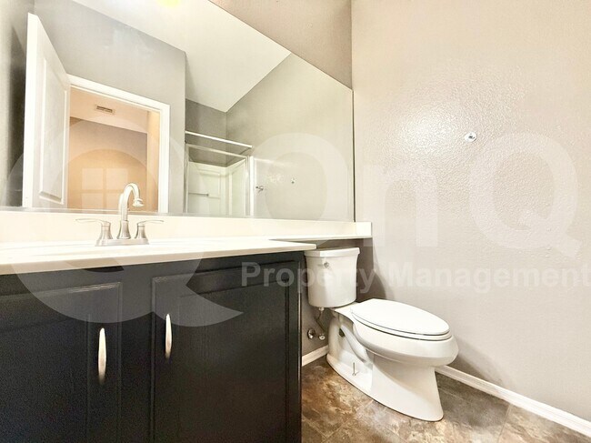 Building Photo - 3913 S Crosscreek Dr