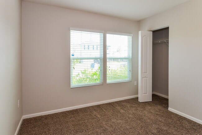 Building Photo - 6780 Sandle Dr