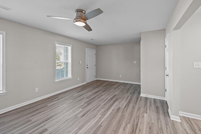 Building Photo - 1240 Cross Creek Cir