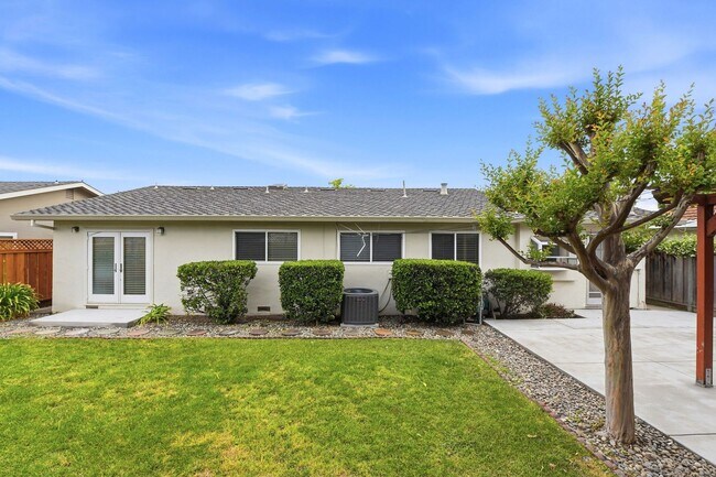 Building Photo - Move-In Ready Blossom Hill Gem – New Bathrooms and many upgrades!