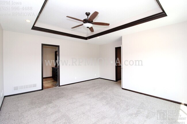 Building Photo - OVER 2000 SQ FT!!   5 Bedroom, 3.5 Bath Home in Urbandale