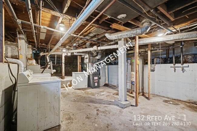 Building Photo - 132 Reed St
