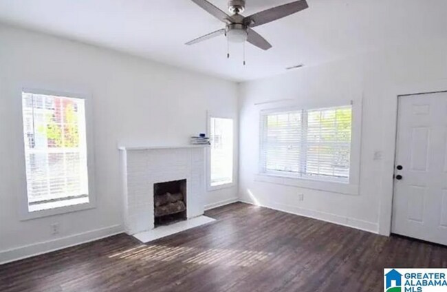 Building Photo - 117 3rd Ave S