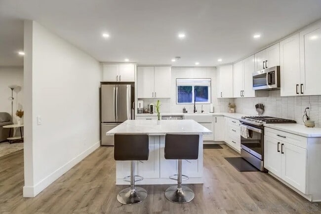 Building Photo - 6964 Mt Vernon St