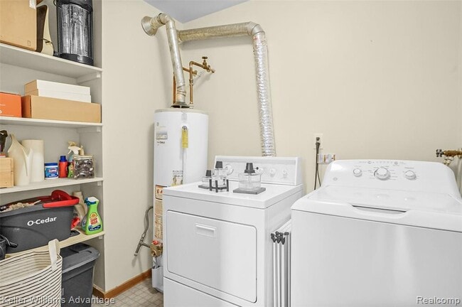 Building Photo - 855 S Pontiac Trail