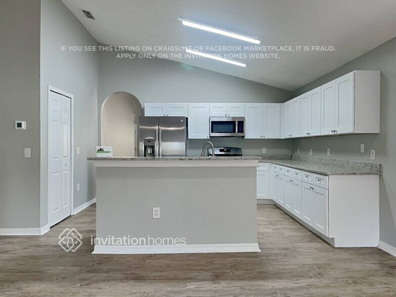 Building Photo - 334 Thomasdale Ave