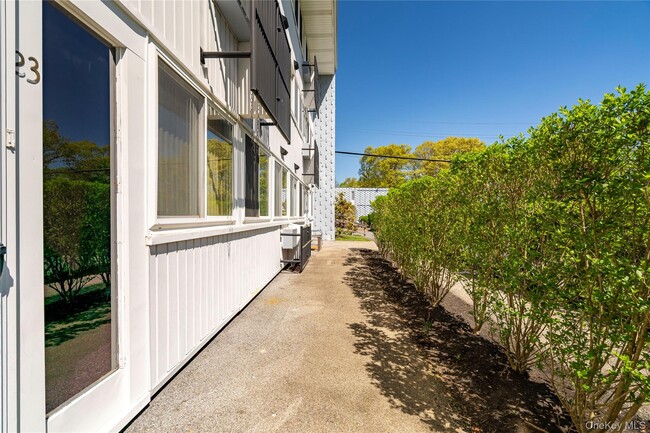 Building Photo - 5 Wyndover Woods Ln