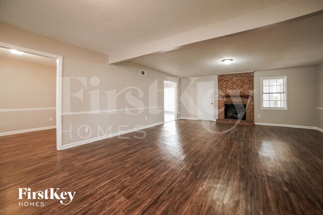 Building Photo - 3381 S Mendenhall Rd