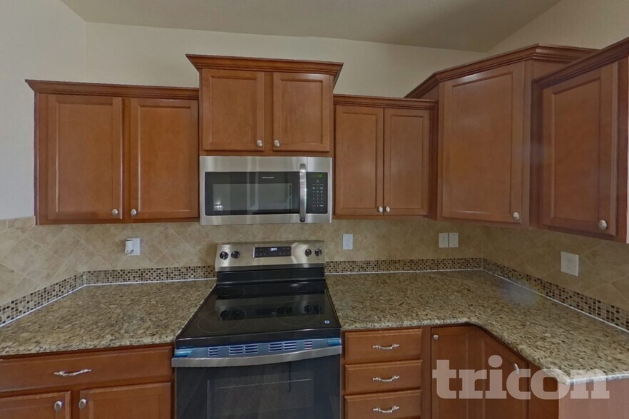 Building Photo - 5425 Barnstormers Ave