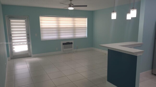 Building Photo - 202 Canterbury I