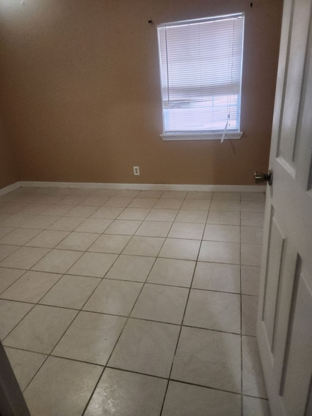 Building Photo - 531 Roper St