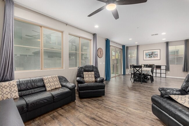 Building Photo - SONORAN FOOTHILLS 4 BEDROOM 2.5 SFH