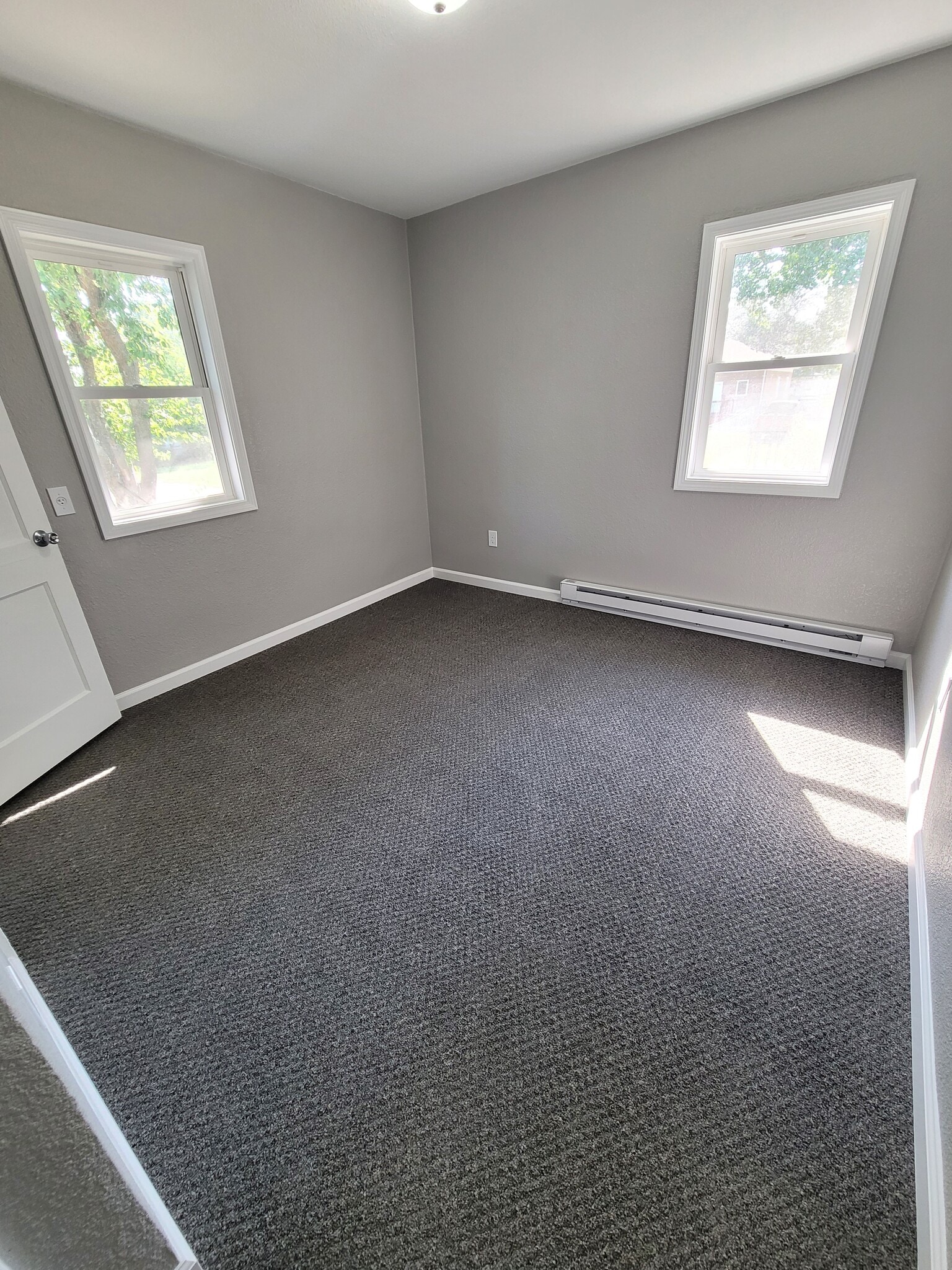 Building Photo - 1383 Iowa Ave SE