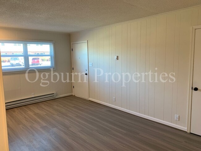 Building Photo - 217-B Mayberry Ave-2BR/1BA-APT!!
