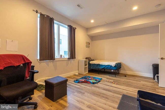 Building Photo - 1850 Frankford Ave