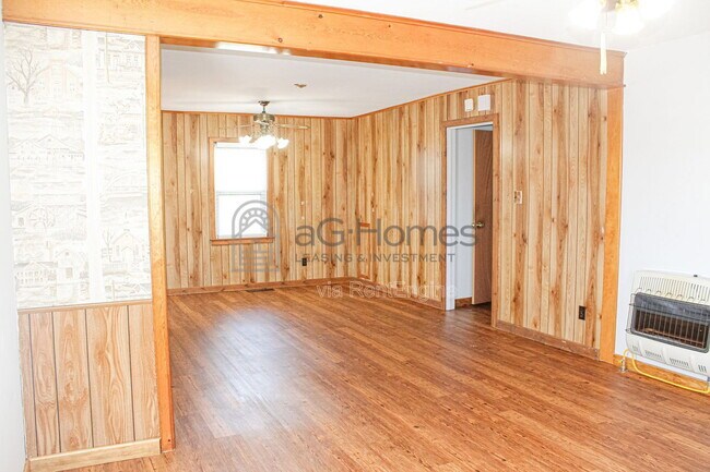 Building Photo - 317 W Peach St