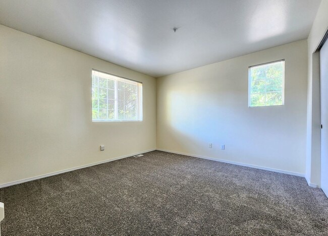 Building Photo - 3 Bedroom 2.5 Bath Townhome in Everett