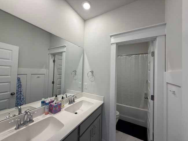 Building Photo - 2709 McFadden Way