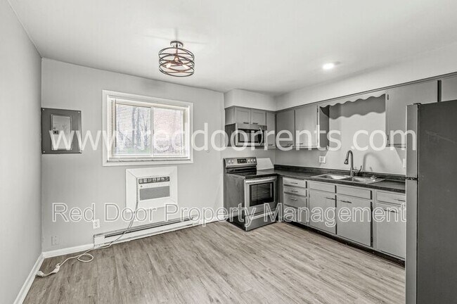 Building Photo - 10301 Medallion Dr