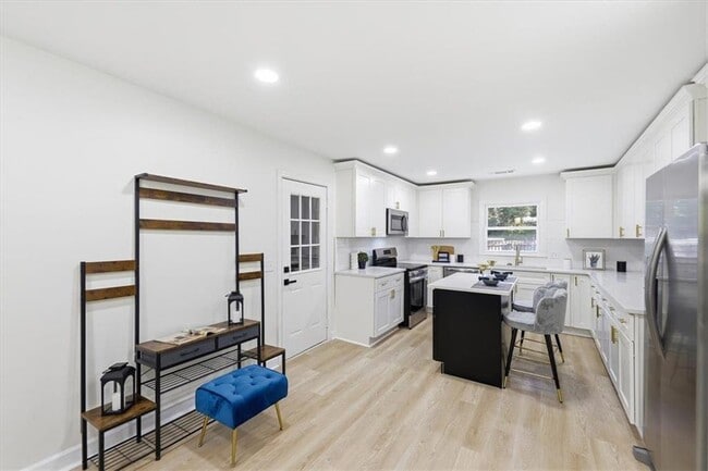 Building Photo - 3488 Richmond Dr SE