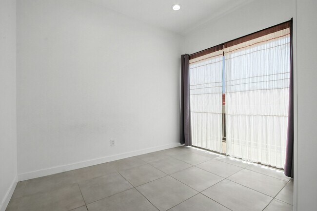 Building Photo - 1133 24th St
