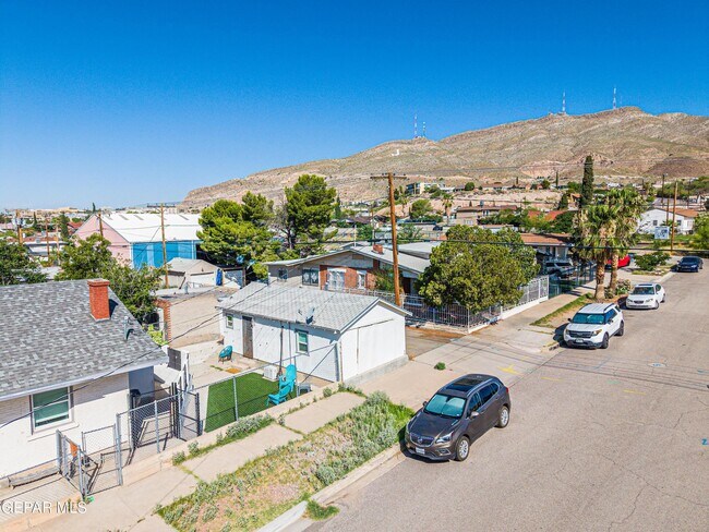 Building Photo - 2729 Pershing Dr