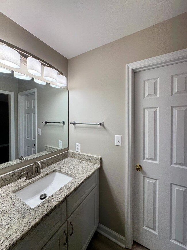 Building Photo - Charming 4 Bed 2 Bath Home in Jack Britt