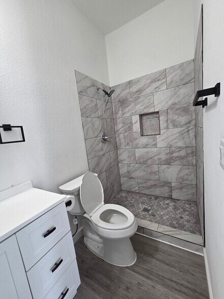 Building Photo - 926 W Estes Way