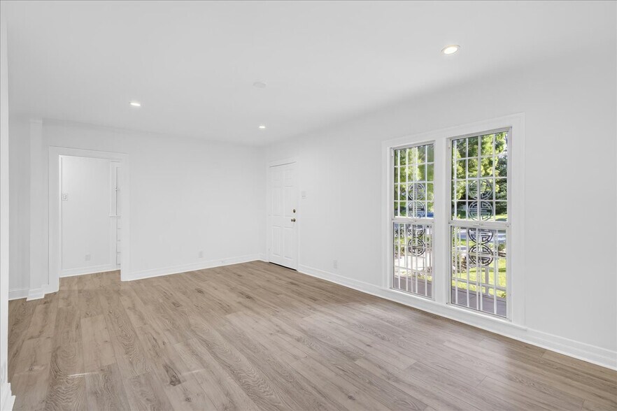 1st bedroom - 1185 S Tremaine Ave