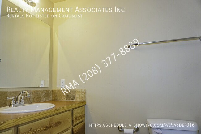 Building Photo - 4614 N Willowside Ave