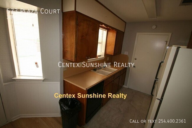 Building Photo - 573 Plaza Ct