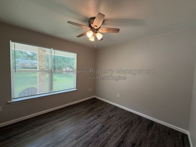 Building Photo - 5553 Riviera Dr