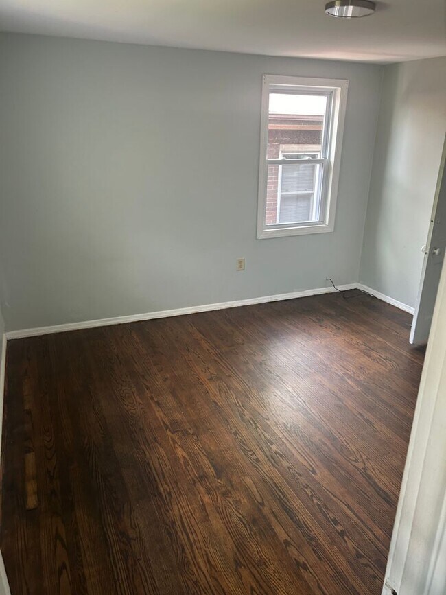 Building Photo - 2309 Tilbury Ave