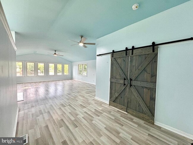 Building Photo - 3614 Lakeside Dr