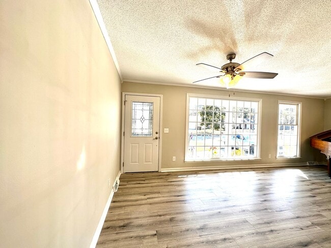 Building Photo - 4 Bedroom 2 Bath Home in Goose Creek