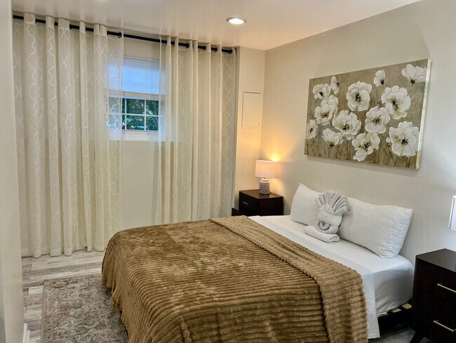 Building Photo - 11850 Sunrise Valley Dr