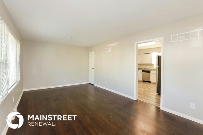 Building Photo - 4135 N Spruce Ave