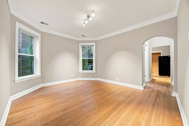Building Photo - 4930 N Monticello Ave