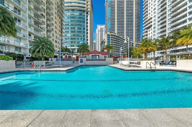 Building Photo - 1155 Brickell Bay Dr