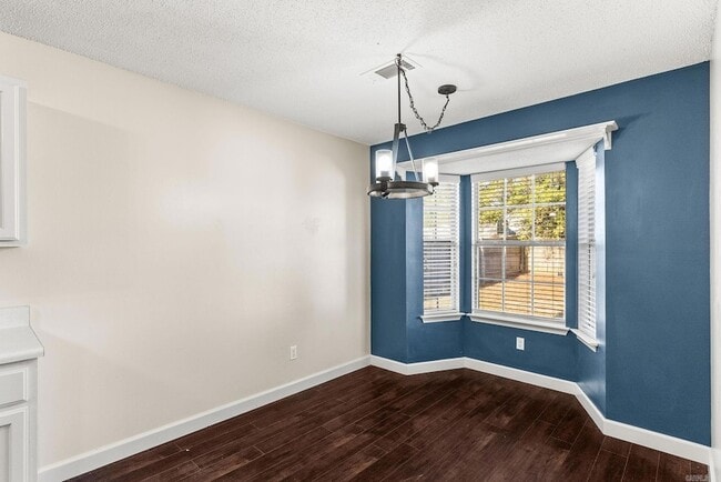 Building Photo - 10 Meadow Ridge Loop