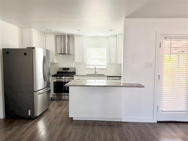 Building Photo - 1603 E 12th St