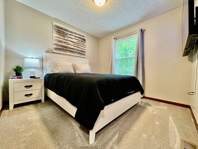 Building Photo - 3 bedroom attached home in Bethany